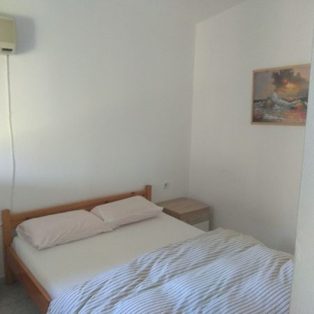 Roula'S Rooms Aegina Extérieur photo